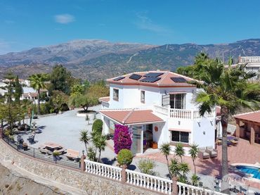 Villa avec piscine à vendre à Árchez