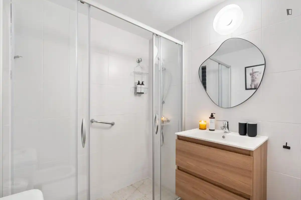 Baño de Apartamento para compartir en Barcelona con Aire acondicionado, Calefacción y Amueblado