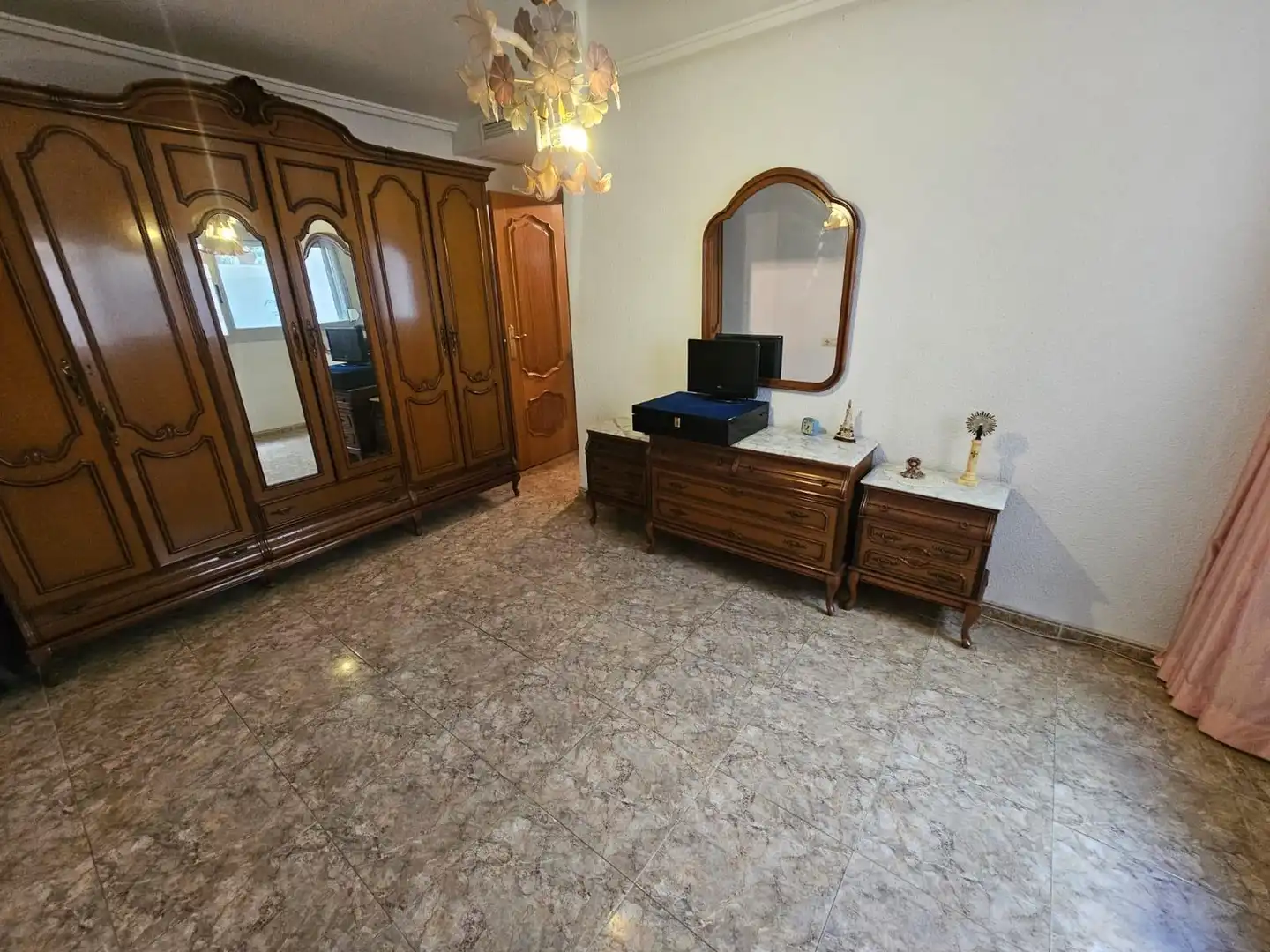 Bedroom of Flat for sale in Valencia  with Air Conditioner, Storage room and Balcony