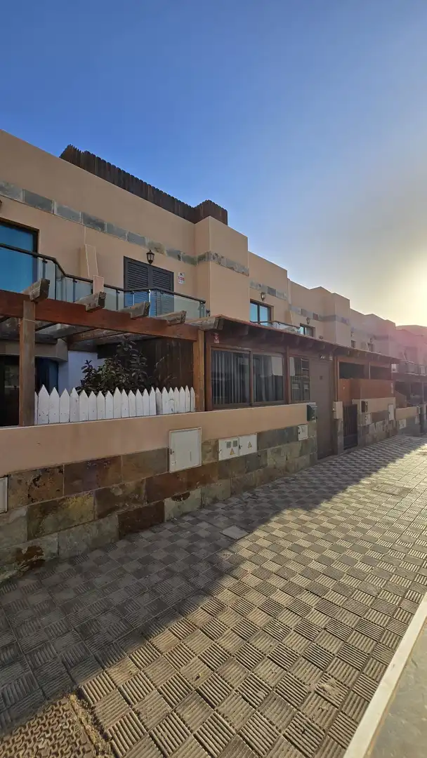 Vista exterior de Dúplex en venda en Tuineje amb Aire condicionat i Terrassa