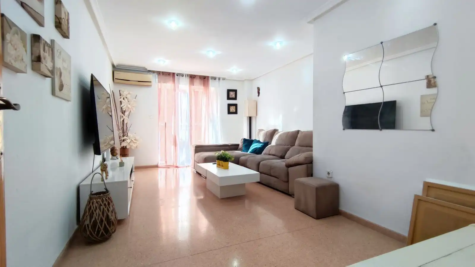 Living room of Flat for sale in Elche / Elx  with Air Conditioner, Heating and Storage room
