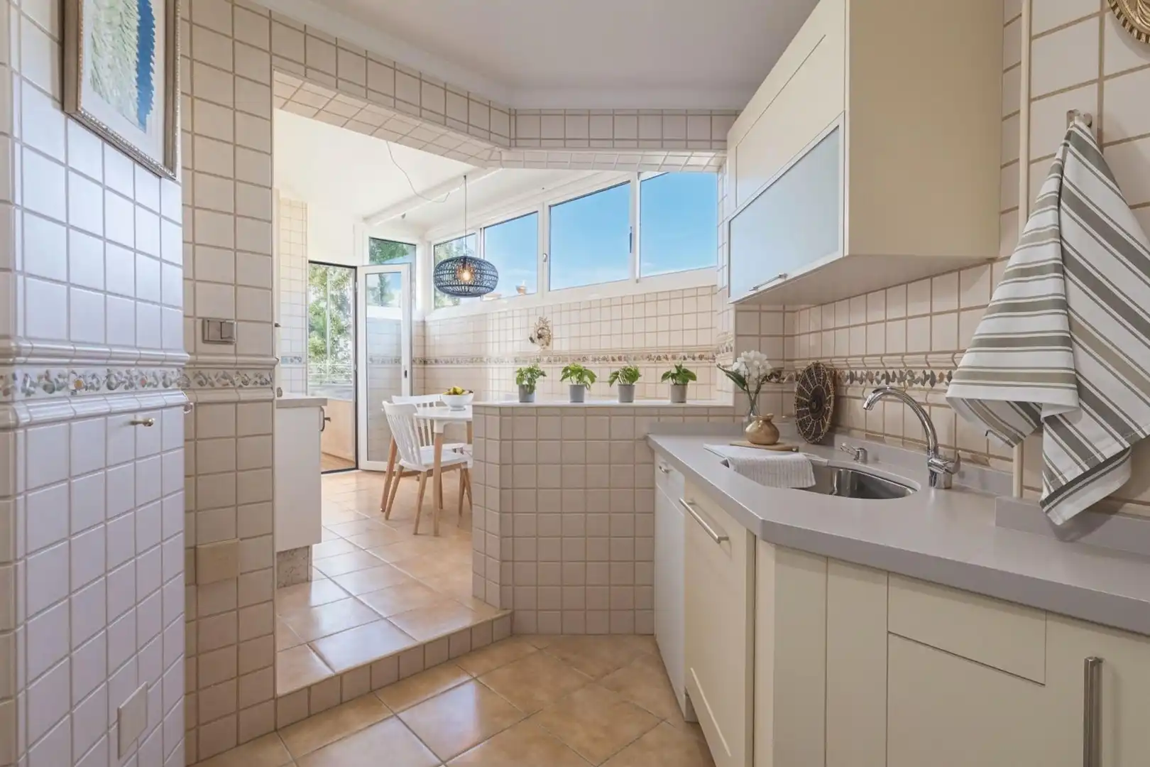 Küche von Wohnung zum Verkauf in Benalmádena mit Klimaanlage, Terrasse und Balkon