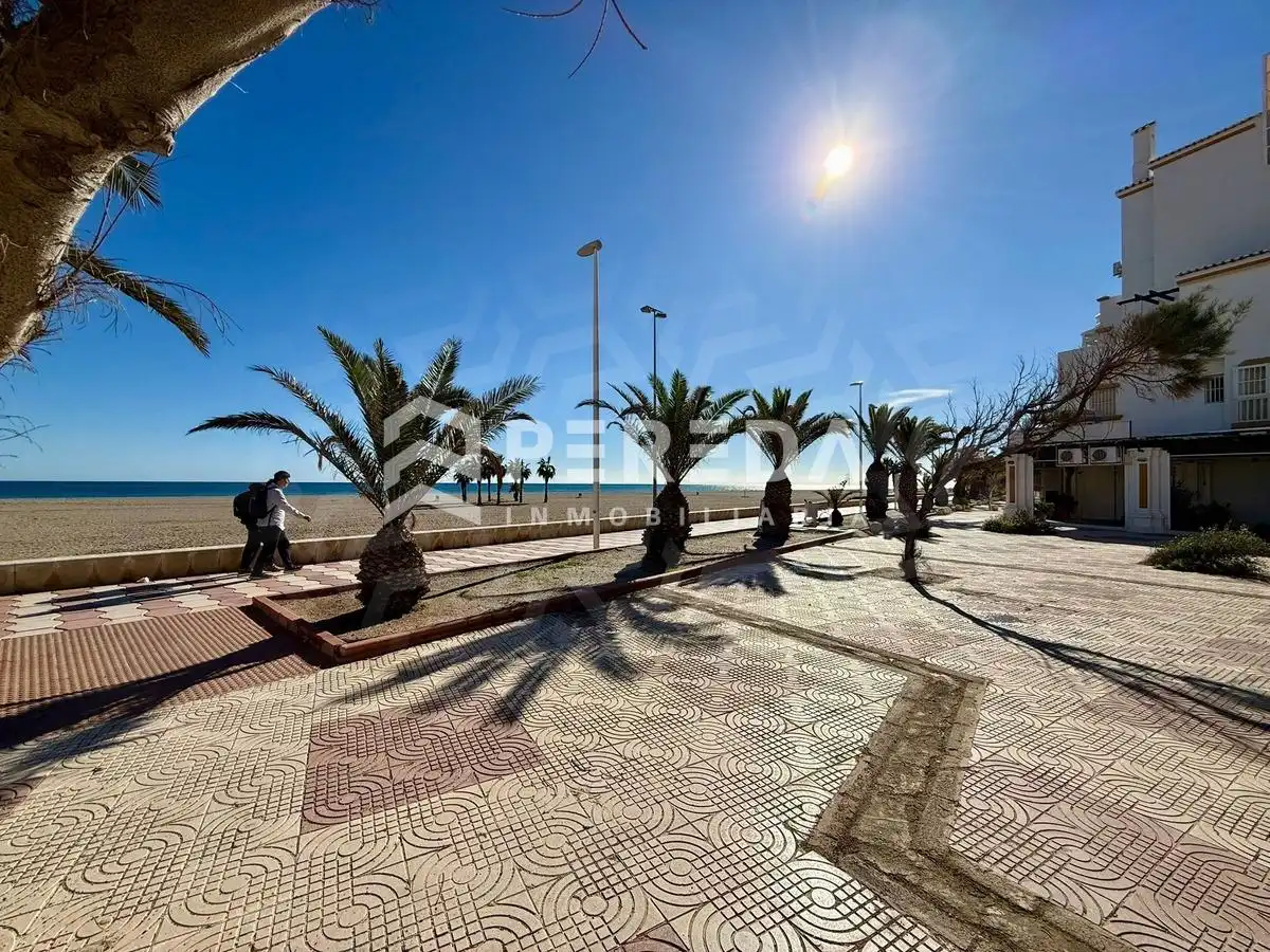 Vista exterior de Piso en venta en Roquetas de Mar con Jardín privado, Terraza y Balcón