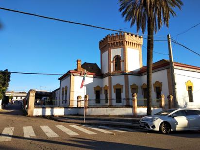 Vista exterior de Casa o xalet en venda en Villanueva del Río y Minas amb Terrassa