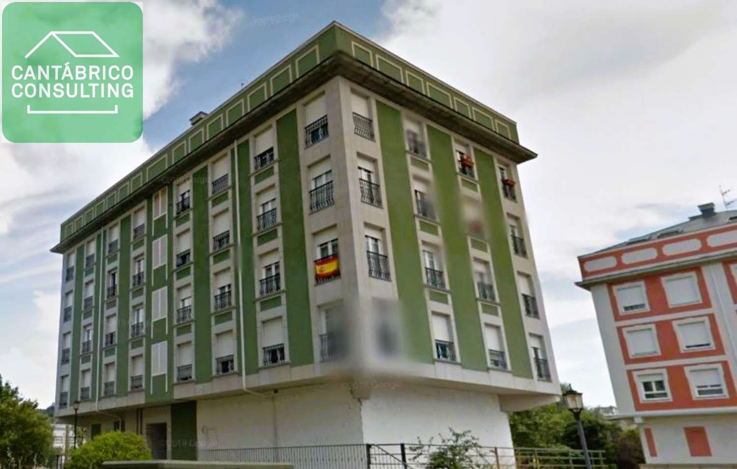 Vista exterior de Dúplex en venda en Navia amb Calefacció, Parquet i Moblat