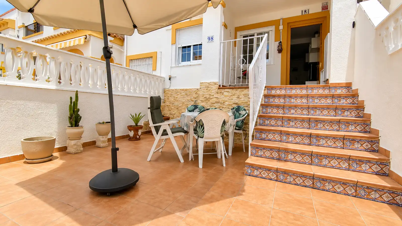 Terrasse von Haus oder Chalet zum Verkauf in Santa Pola mit Klimaanlage, Heizung und Gemeinschaftspool