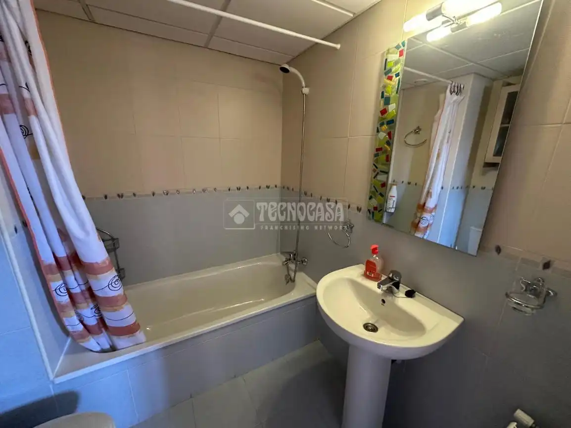 Baño de Piso en venta en Azuqueca de Henares con Aire acondicionado, Calefacción y Piscina comunitaria