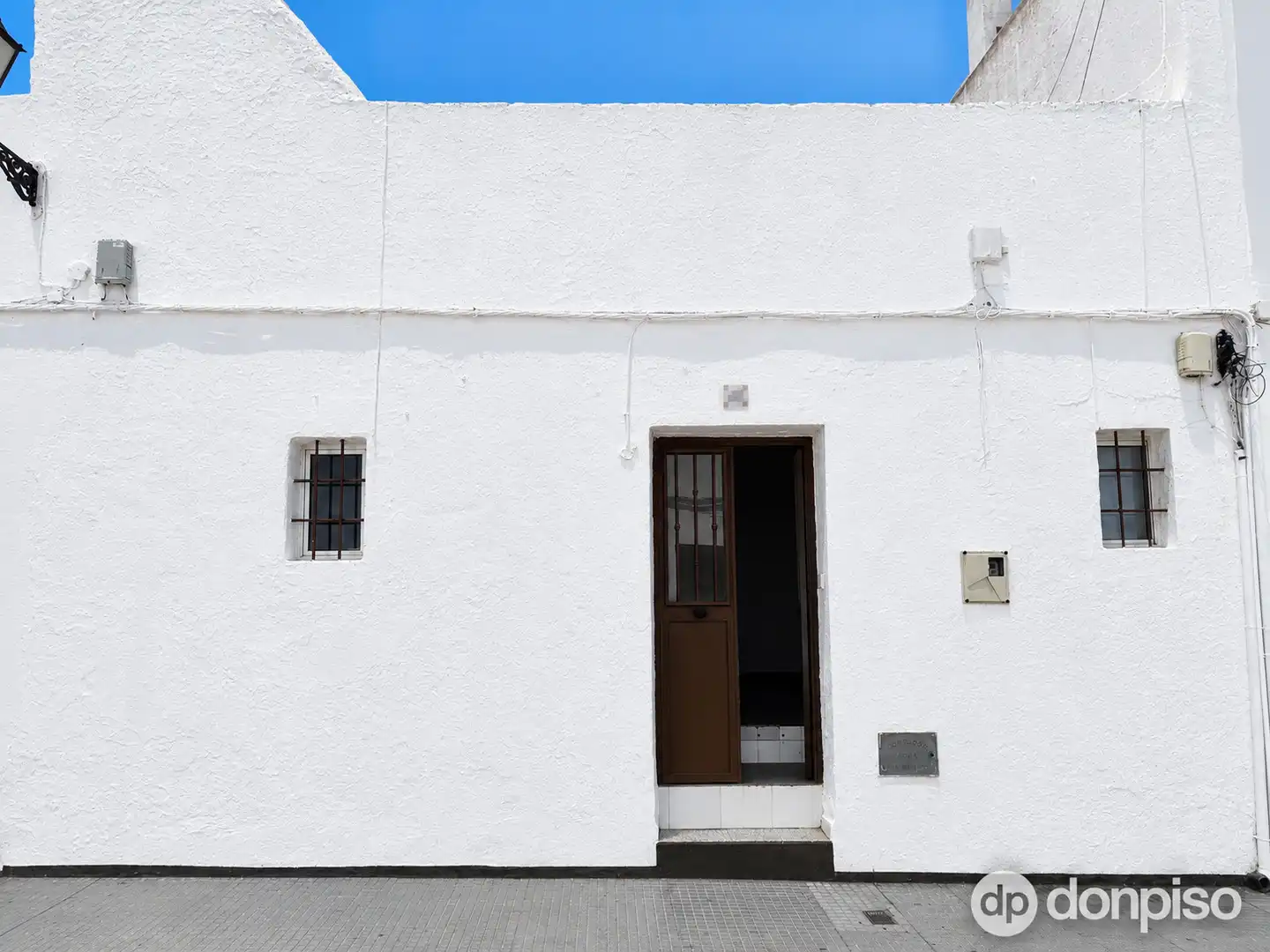 Außenansicht von Einfamilien-Reihenhaus zum Verkauf in Ayamonte mit Terrasse