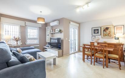 Living room of Flat for sale in  Granada Capital  with Air Conditioner, Heating and Terrace