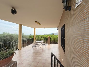 Villa con piscina in vendita a Carrer Betxí 37