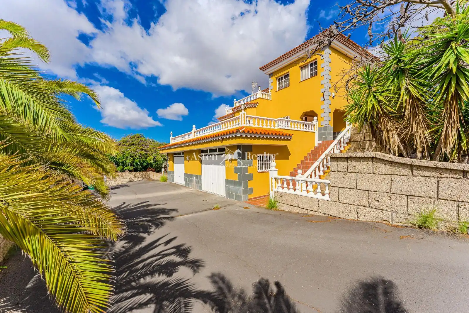 Vista exterior de Casa o chalet en venta en San Miguel de Abona con Aire acondicionado, Calefacción y Jardín privado