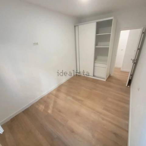 Piso en Venta en Calle de la del Manojo de Rosas en Los Ángeles