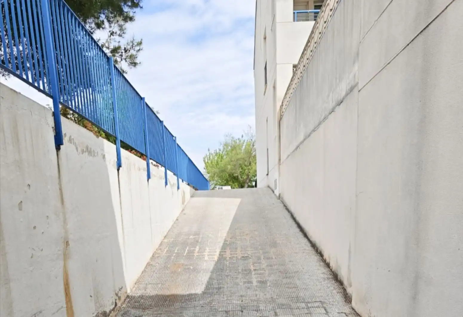 Planta baixa en venda a Avenida de Europa, Corinto - Almarda
