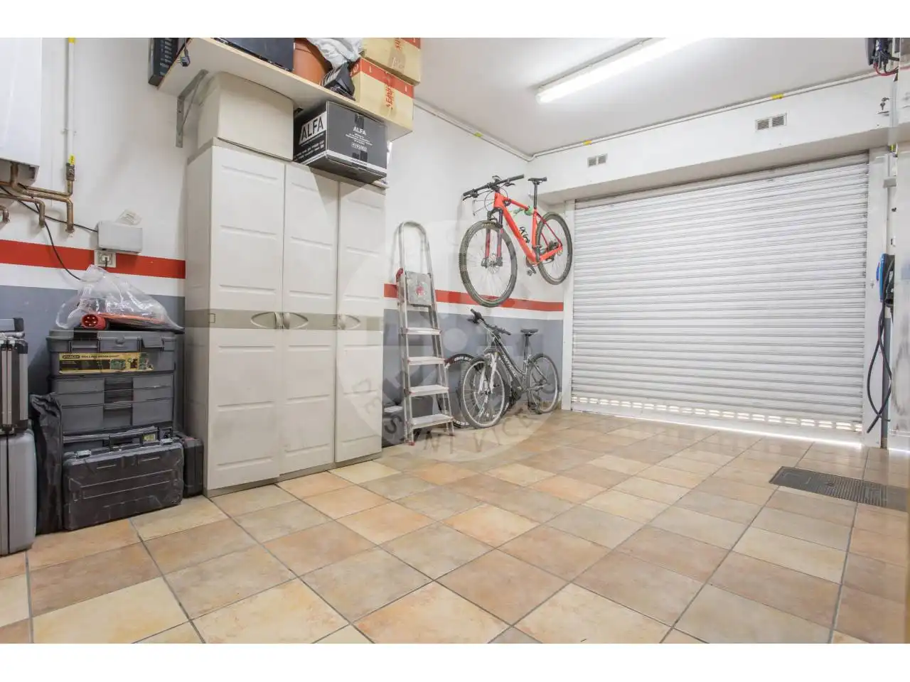 Parking de Casa o chalet en venta en Terrassa con Aire acondicionado, Calefacción y Jardín privado