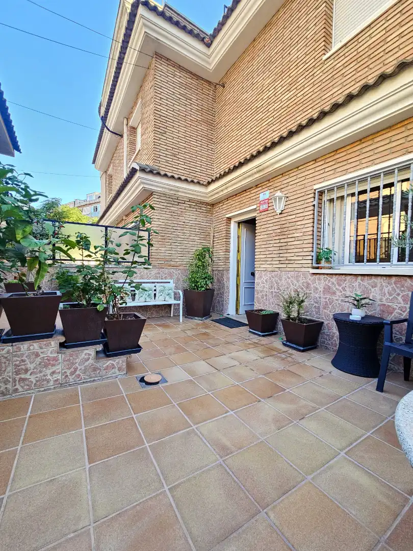 Casa bifamiliare con terrazza in vendita a Singuerlín