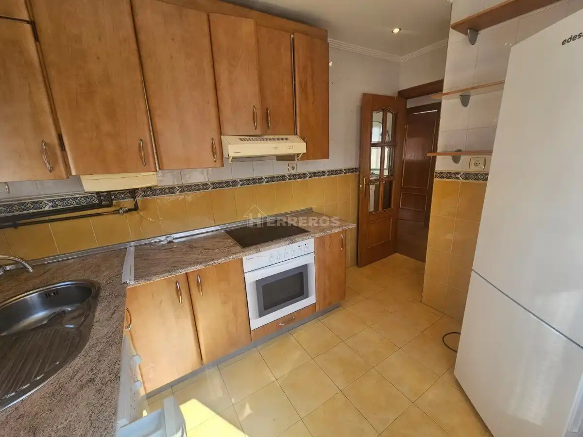 Cuina de Apartament en venda en  Logroño amb Calefacció i Parquet