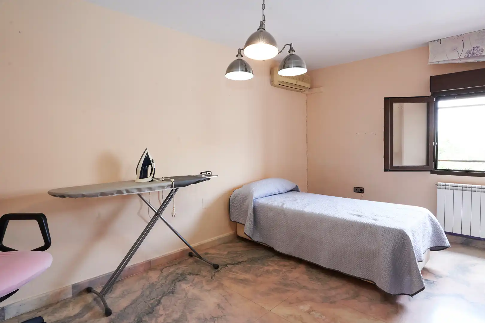 Bedroom of Detached homes for sale in Jaén  with Furnished