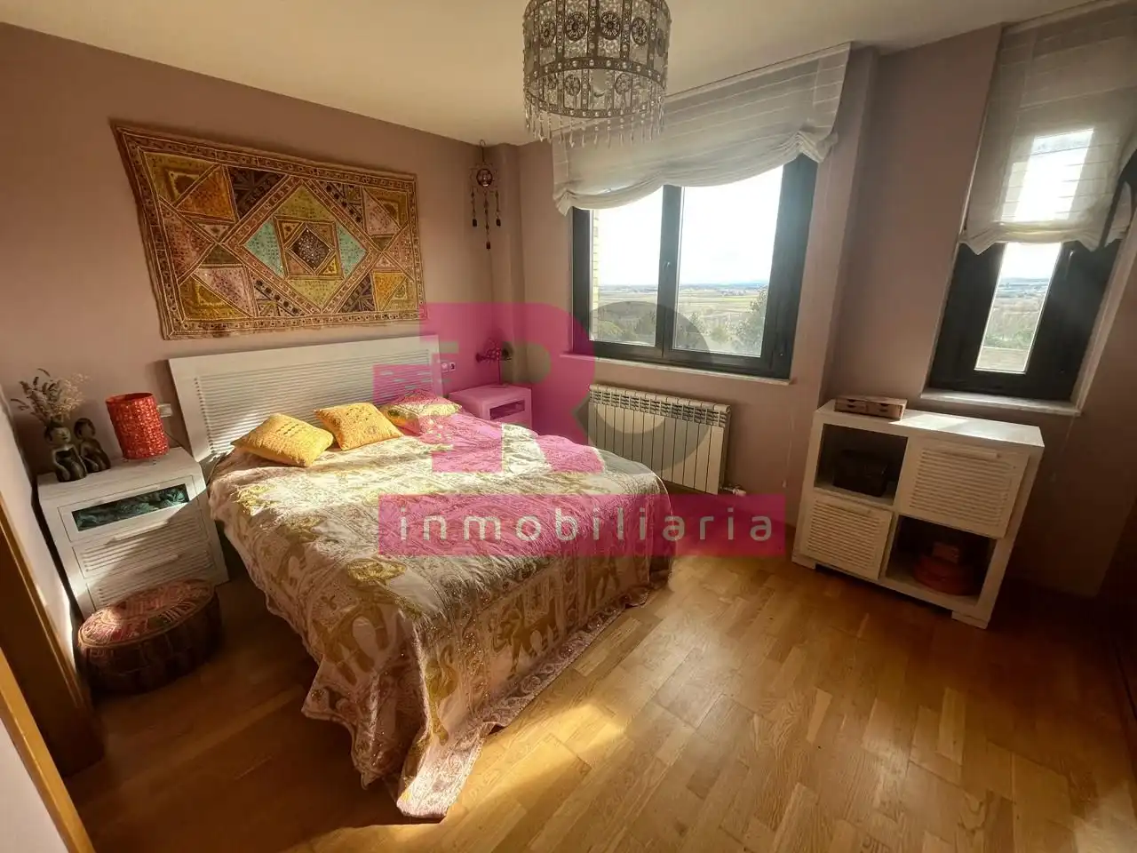 Habitación de Casa adosada en venta en Cabrerizos con Calefacción, Jardín privado y Piscina comunitaria
