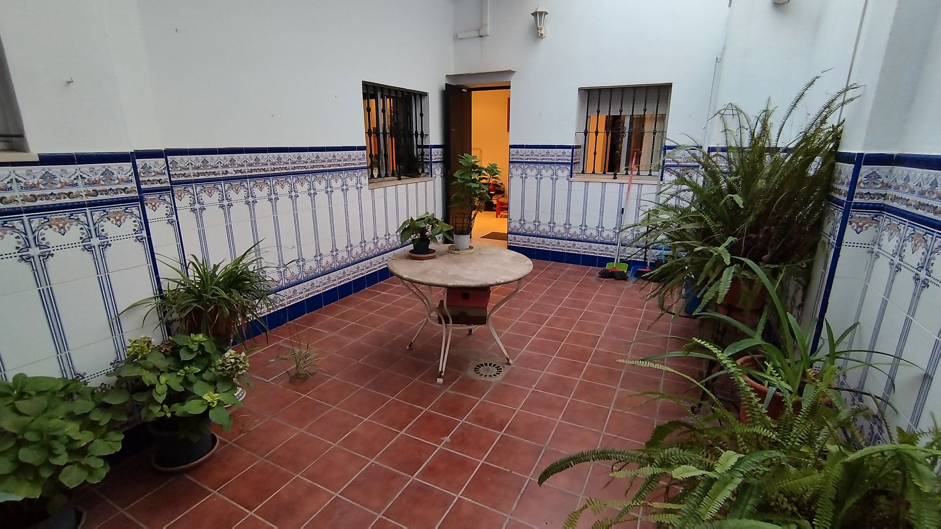 Garden of House or chalet for sale in  Sevilla Capital  with Air Conditioner, Terrace and Storage room