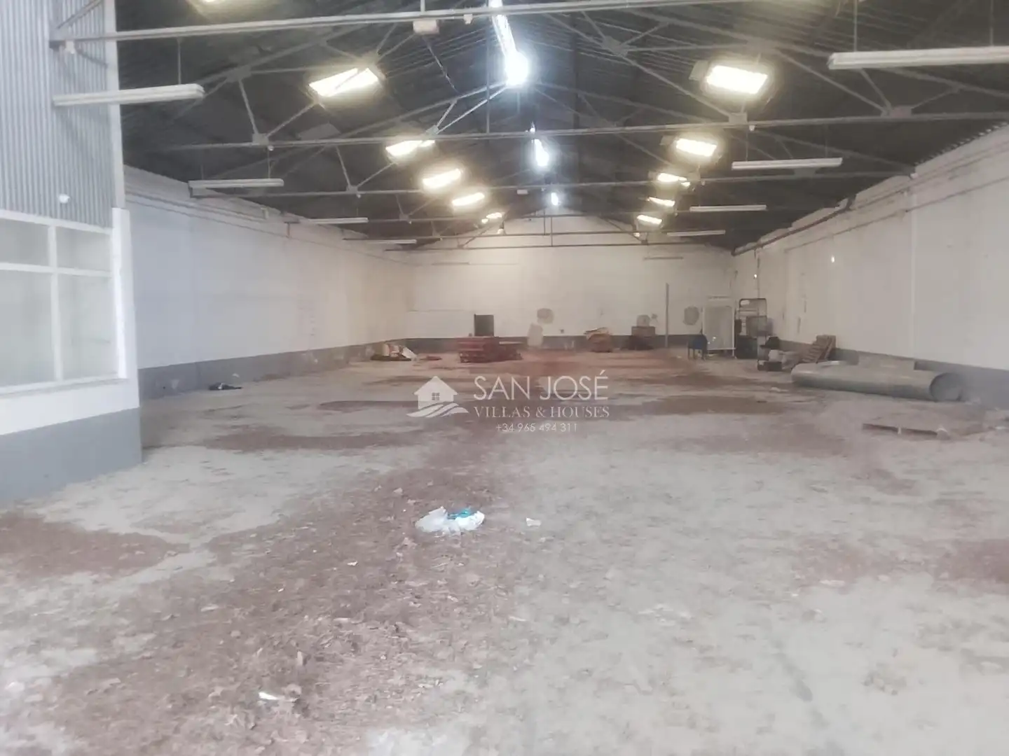 Nave industrial en venta en Caudete
