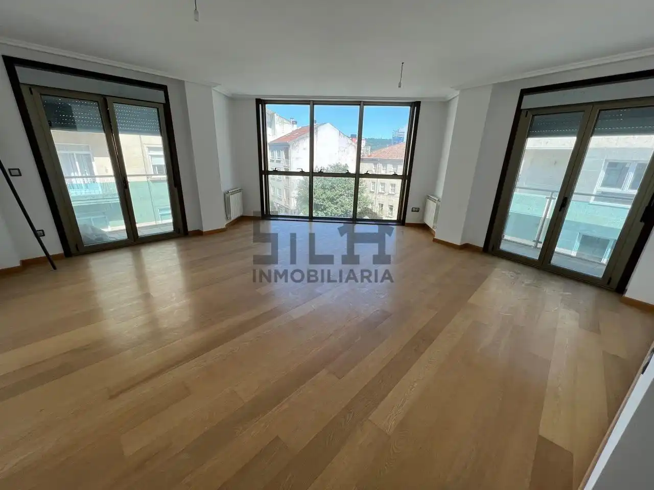 Sala de estar de Piso en venta en O Carballiño   con Calefacción, Trastero y Balcón