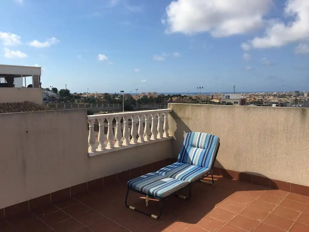 Terrasse von Dachboden zur Miete in Torrevieja mit Terrasse, Möbliert und Ofen