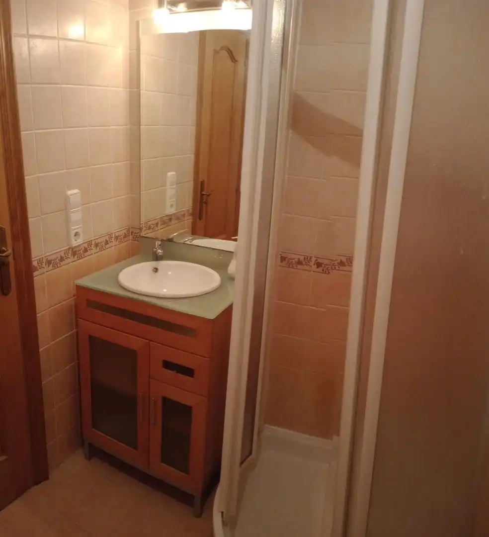 Baño de Casa adosada de alquiler en Xirivella con Terraza y Amueblado