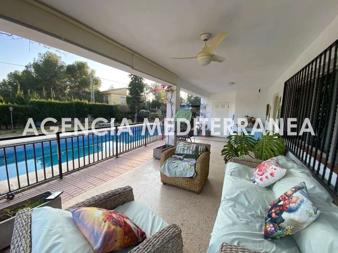 Villa avec terrasse à vendre à Olocau