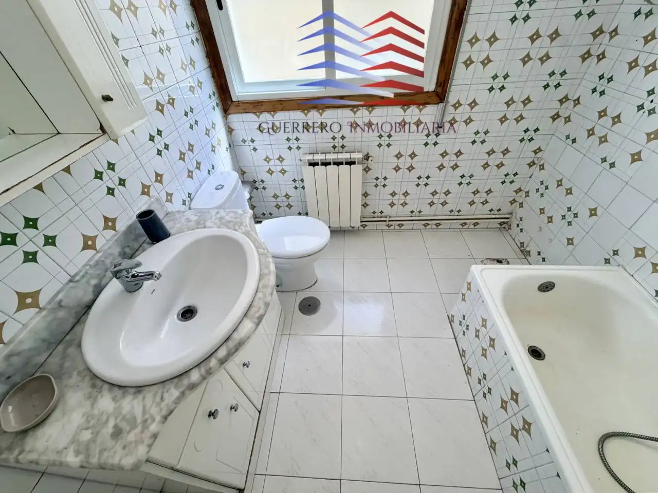 Badezimmer von Wohnung zur Miete in Ourense Capital  mit Heizung, Möbliert und Balkon