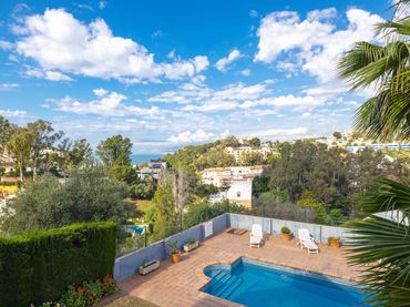 Chalet con balcón en venta en Este