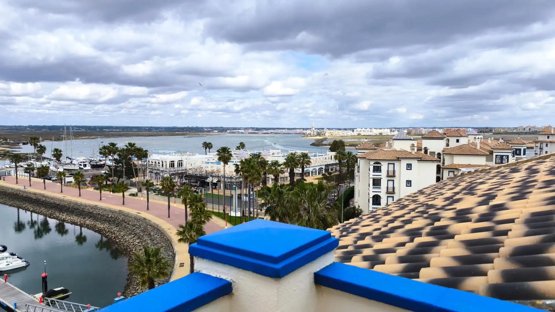 Vista exterior de Àtic en venda en Ayamonte amb Aire condicionat, Jardí privat i Terrassa