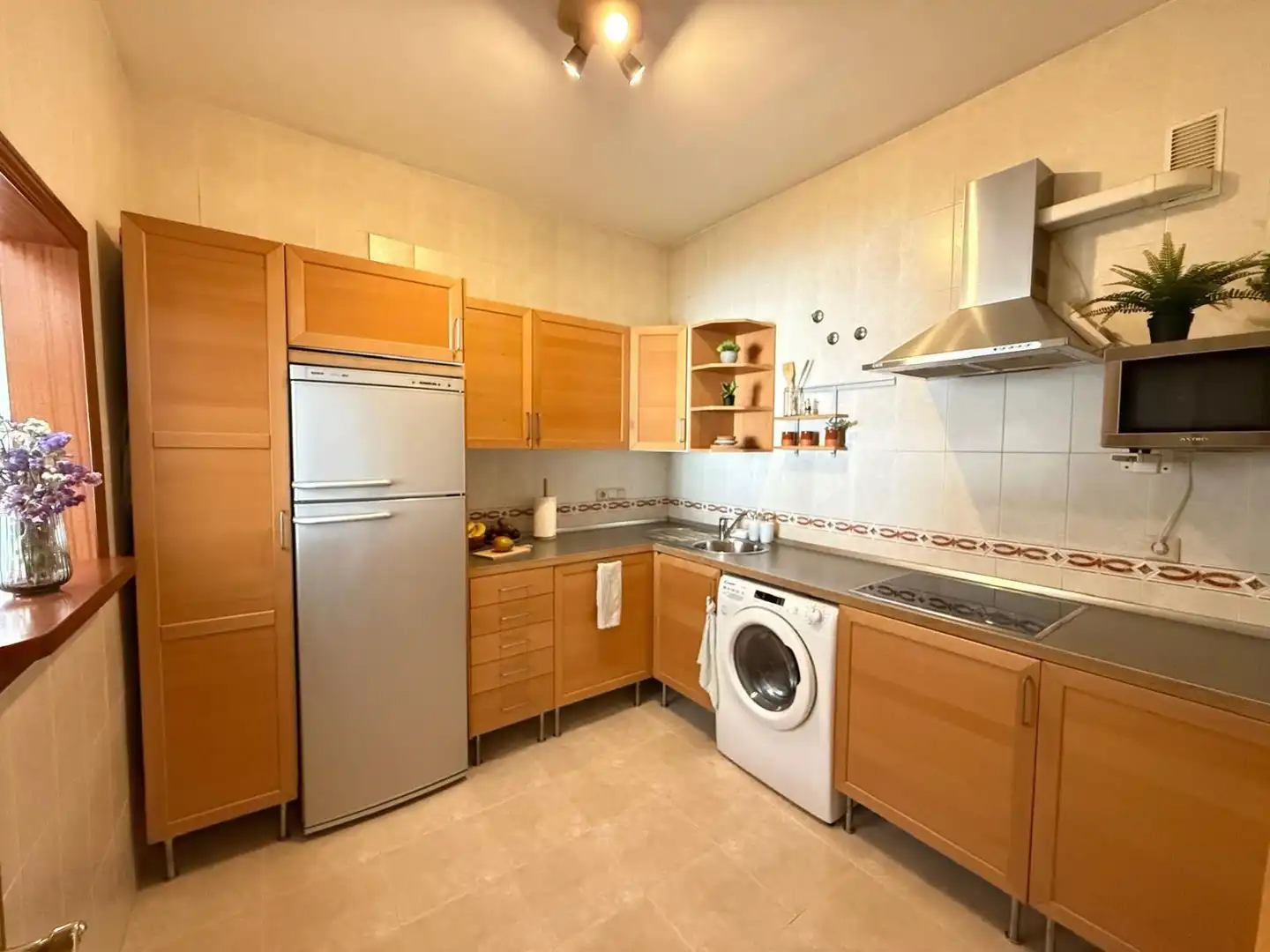 Cocina de Apartamento de alquiler en Málaga con Aire acondicionado, Calefacción y Amueblado