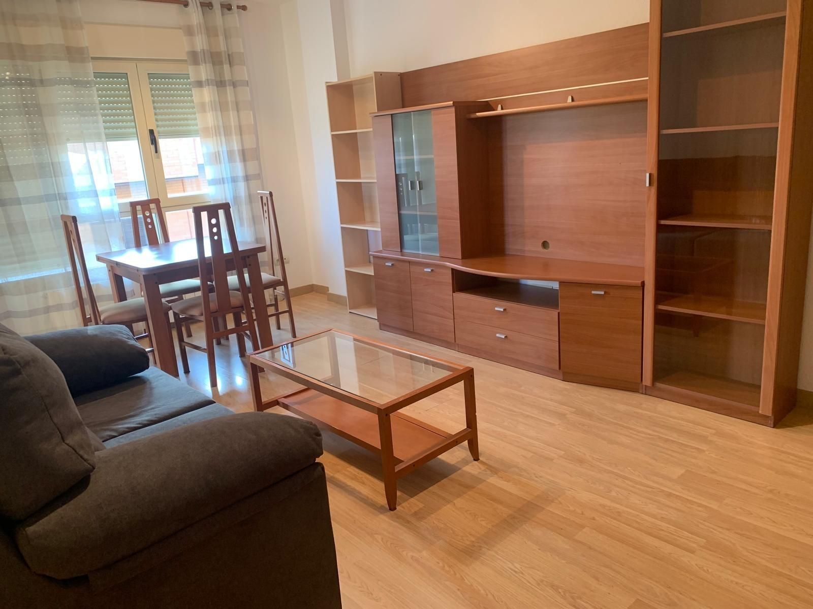 Pis de lloguer a Calle Agustín Rodríguez Sahagún, 38, Universidad