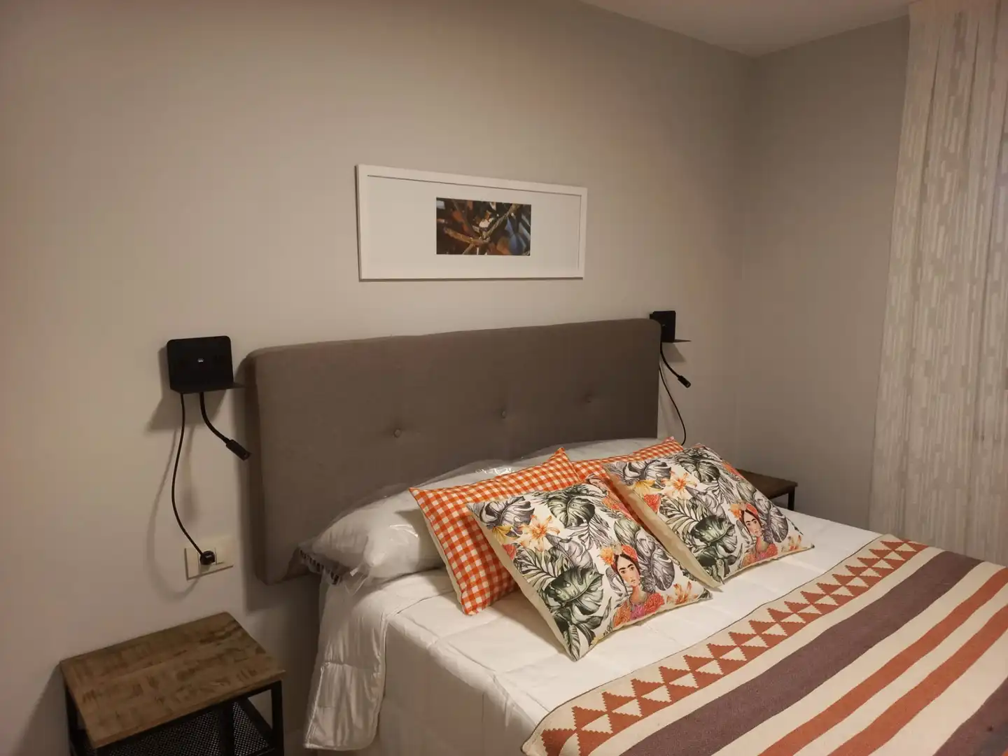 Habitación de Piso de alquiler en Santiago de Compostela  con Calefacción, Terraza y Amueblado