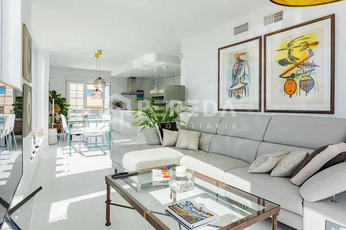 Sala de estar de Ático en venta en Roquetas de Mar con Aire acondicionado, Terraza y Piscina comunitaria