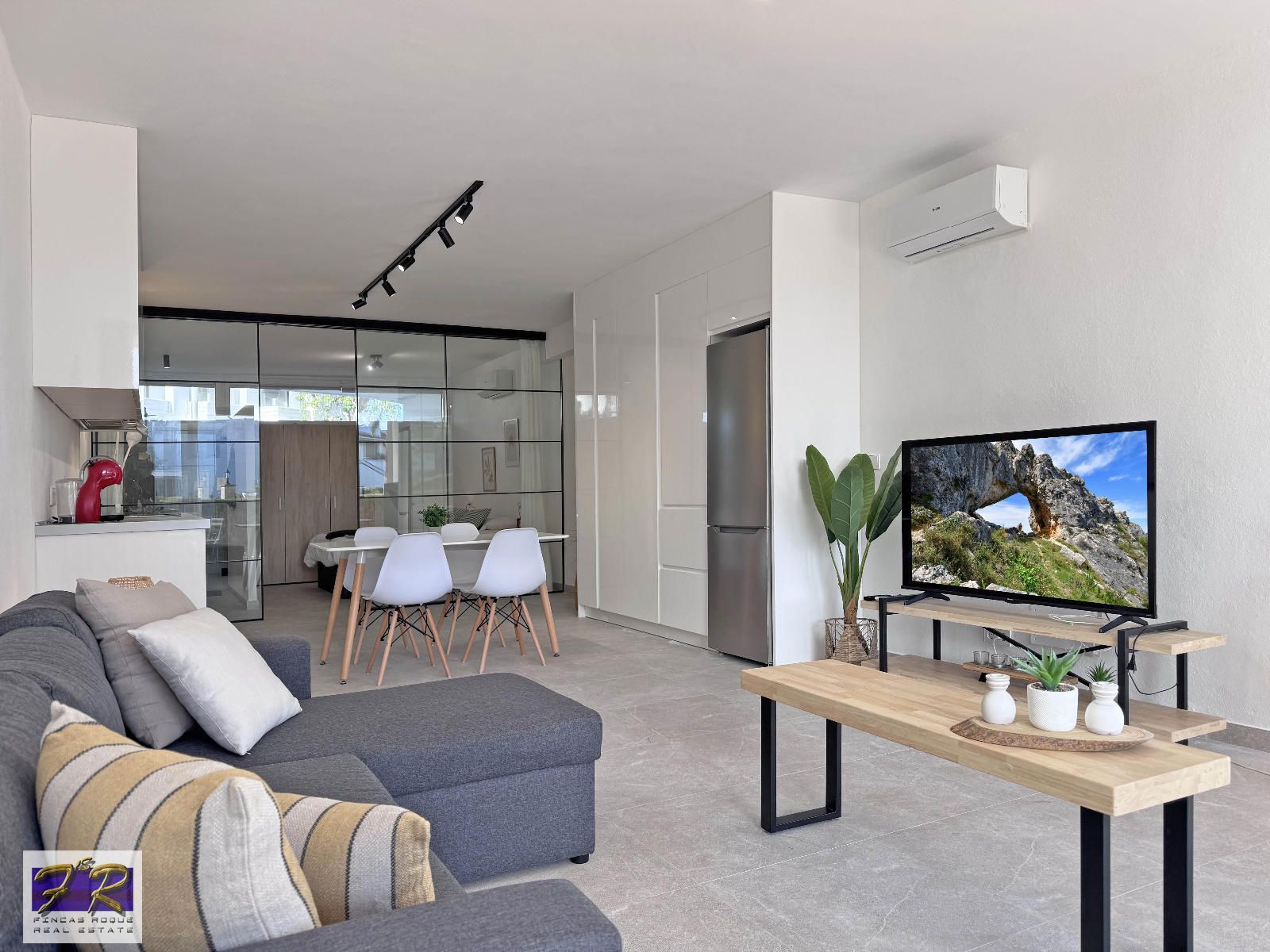 Living room of Flat for sale in Alcúdia  with Air Conditioner, Terrace and Swimming Pool