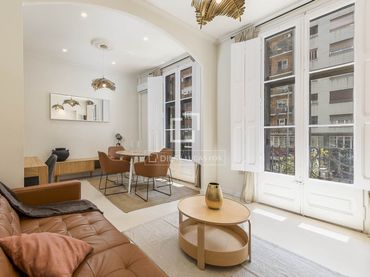 Piso con balcón en venta en Eixample