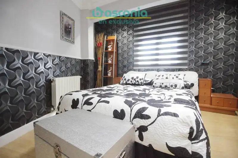 Habitación de Piso en venta en Basauri  con Calefacción, Amueblado y Balcón