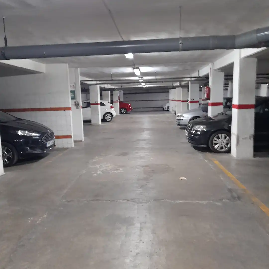 Parkplatz von Garage zur Miete in Jesús