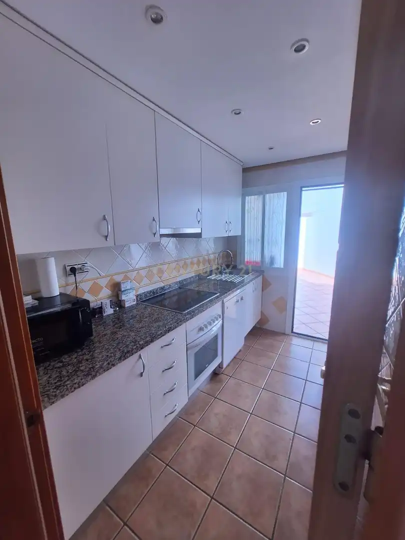 Cocina de Casa adosada de alquiler en Marbella con Aire acondicionado, Trastero y Piscina
