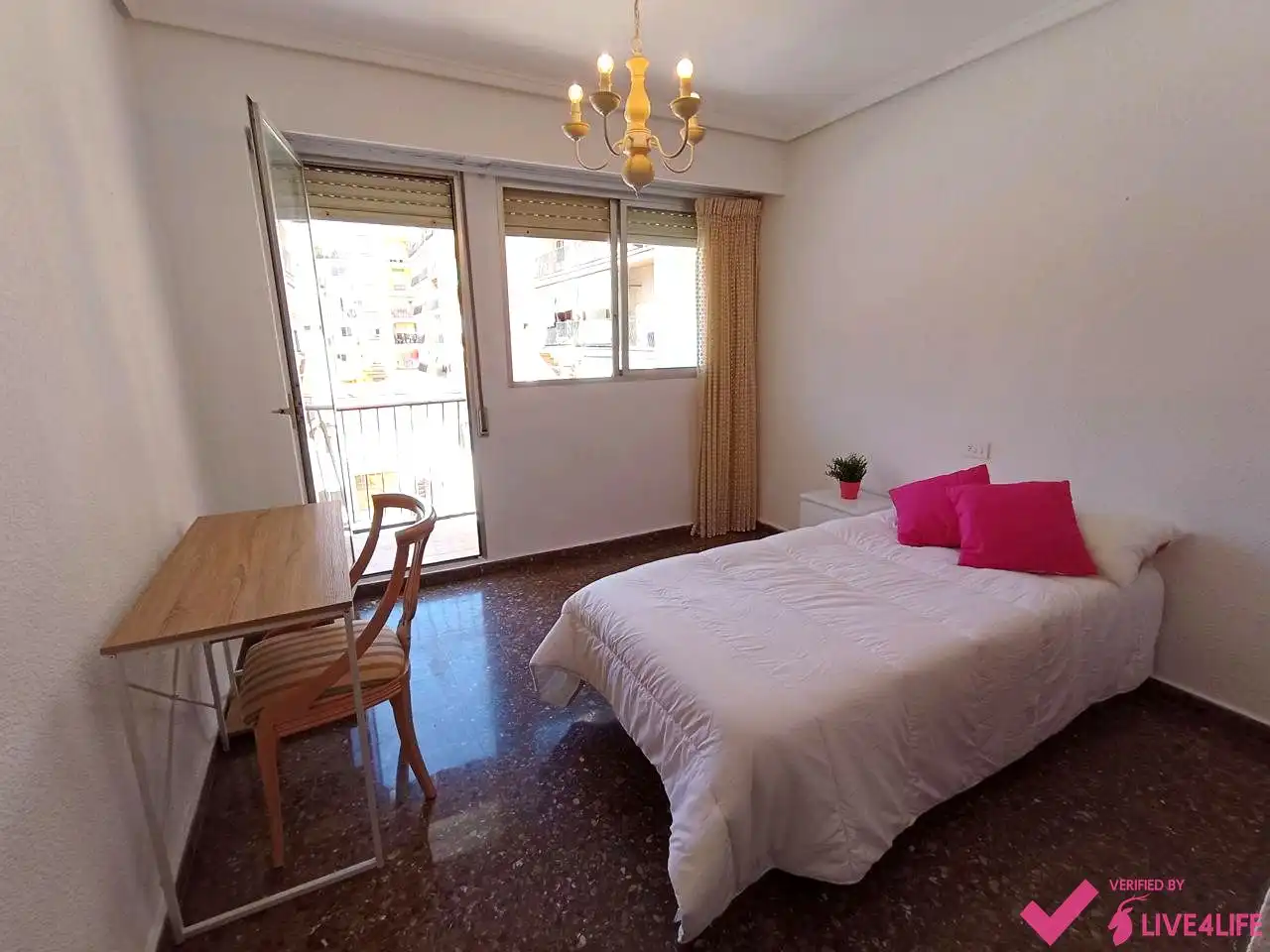 Habitación de Piso de alquiler en Valencia con Aire acondicionado, Terraza y Amueblado