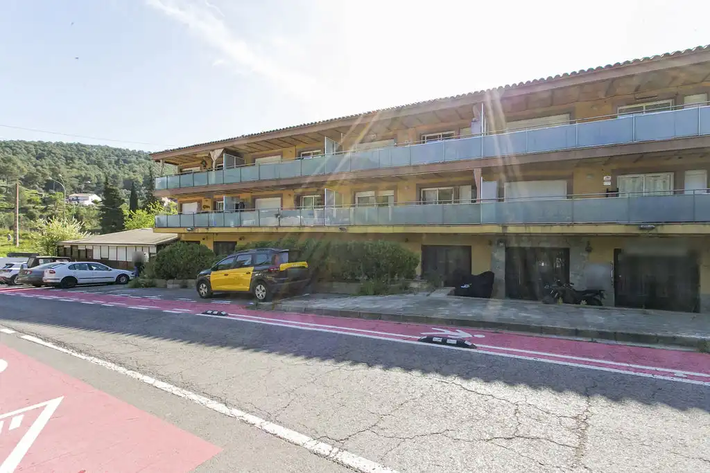 Vista exterior de Local en venda en Torrelles de Llobregat