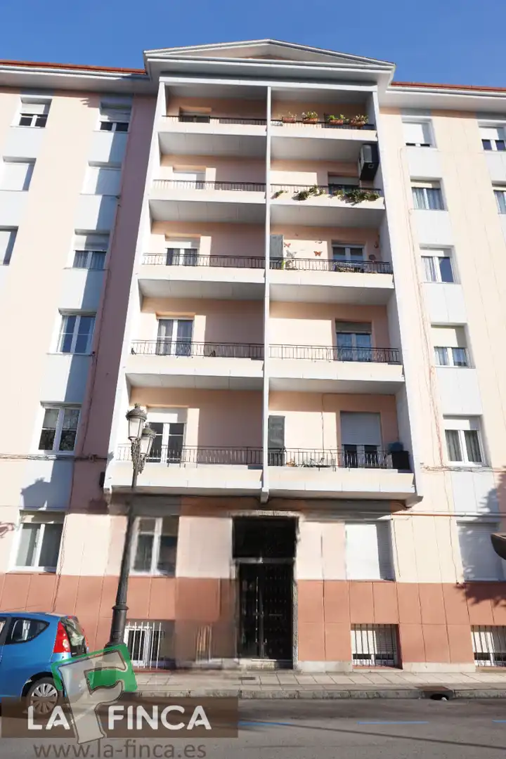 Exterior view of Flat for sale in Oviedo   with Storage room and Furnished