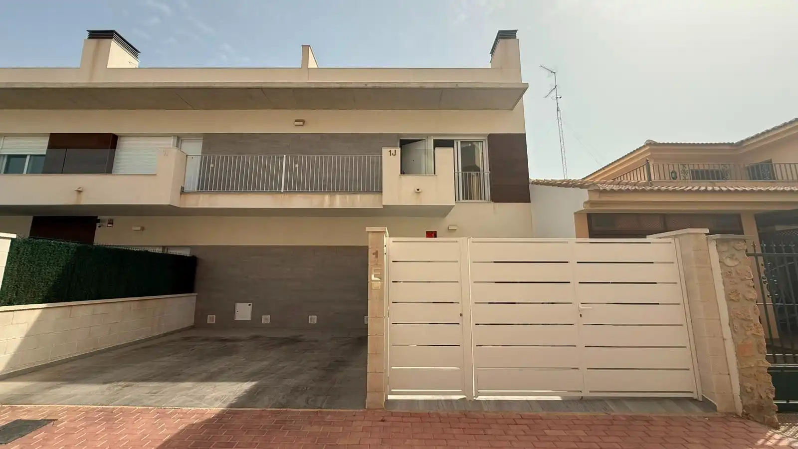 Vista exterior de Ático en venta en San Pedro del Pinatar con Aire acondicionado, Terraza y Piscina comunitaria