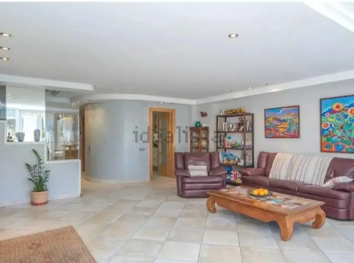 Sala de estar de Casa adosada en venta en Alicante / Alacant con Aire acondicionado, Calefacción y Jardín privado