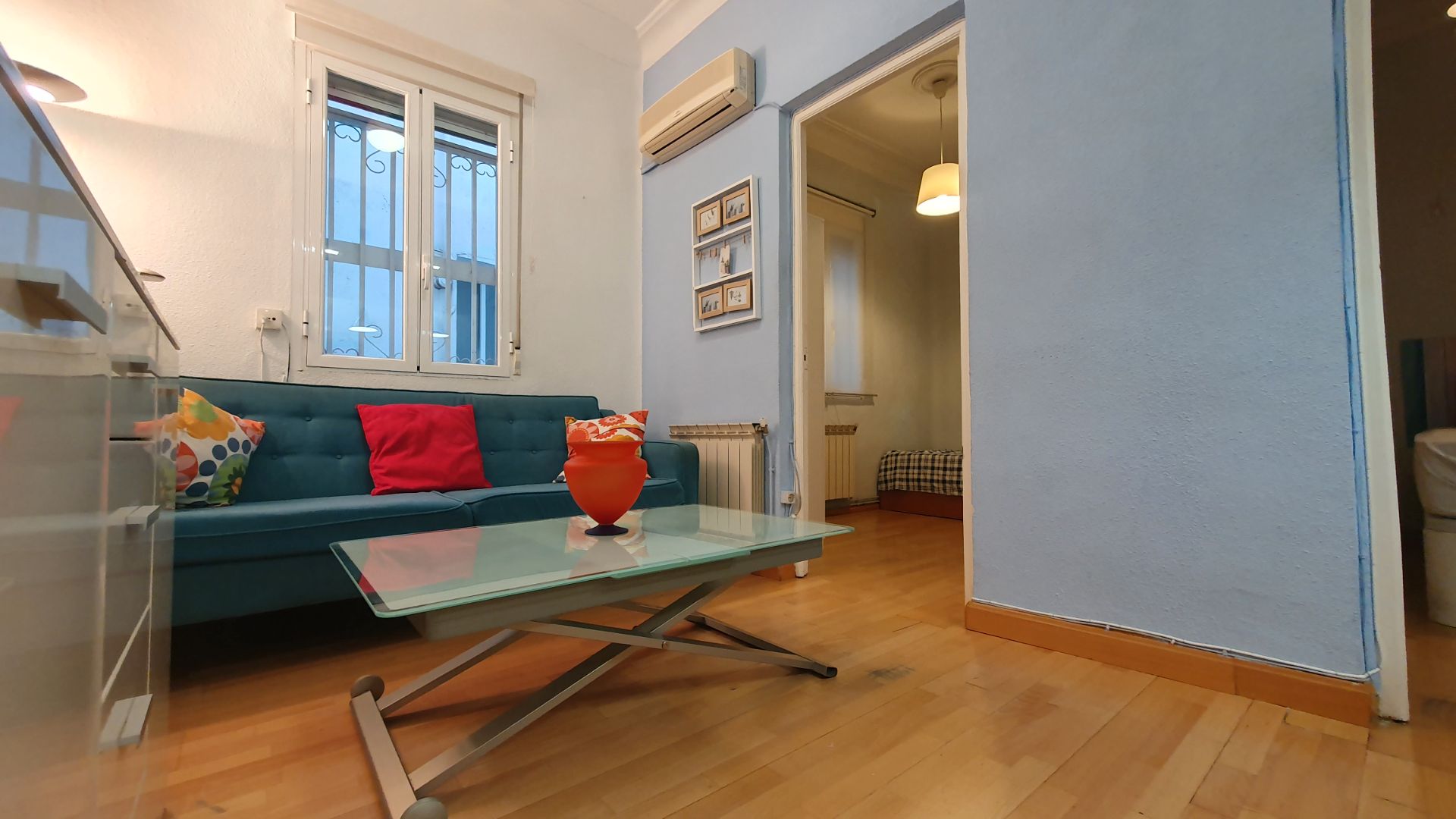 Living room of Flat for sale in  Madrid Capital  with Air Conditioner, Heating and Furnished