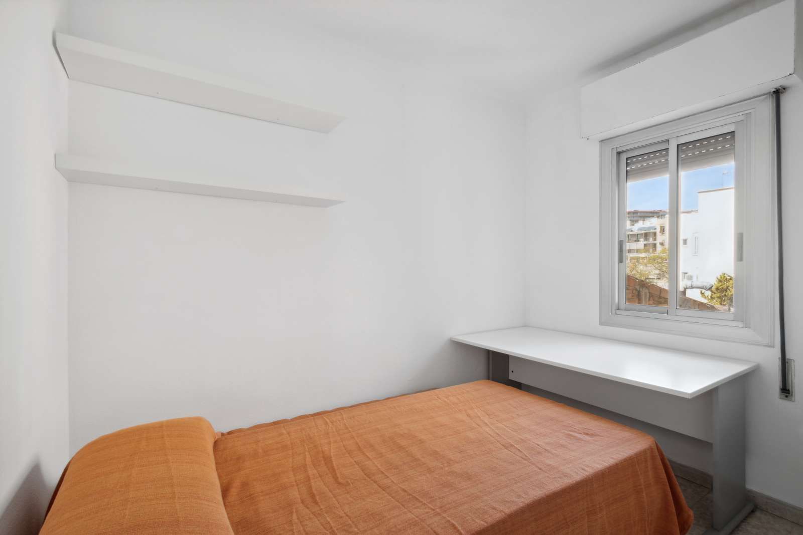 Bedroom of Flat to share in L'Hospitalet de Llobregat  with Air Conditioner, Heating and Terrace