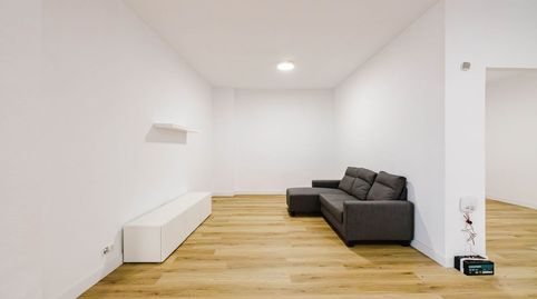 Foto 2 de Piso en venta en C. Mármoles, La Trinidad, Málaga Capital