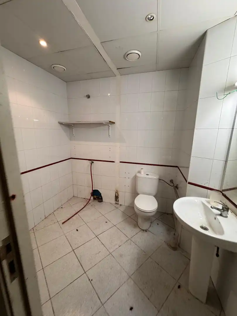 Baño de Local en venta en Badalona