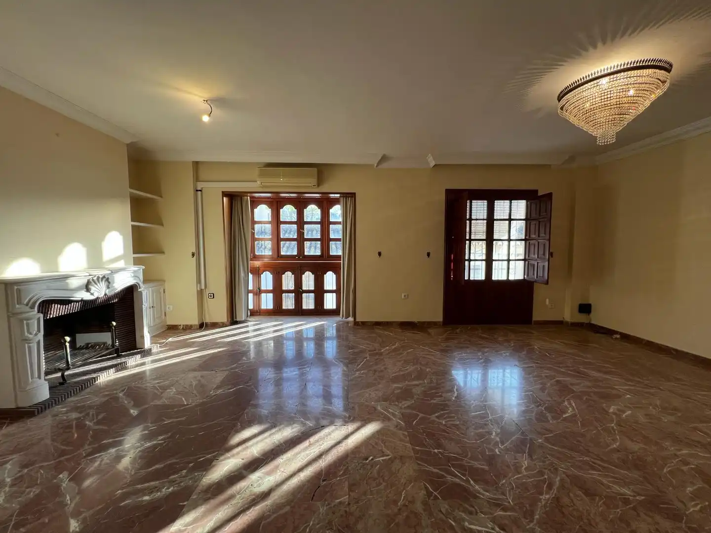 Sala d'estar de Casa adosada en venda en Vélez-Málaga amb Aire condicionat i Terrassa